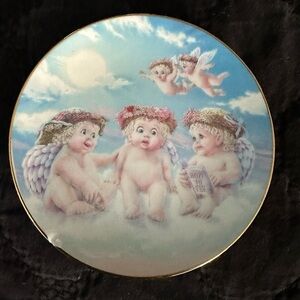 Decorative Cherub Angel Collector Plate with Gold Trim